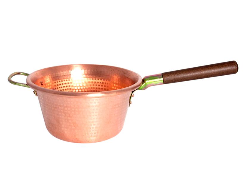 PAIOLO CON MANICO DI LEGNO IN RAME MARTELLATO 26 CM
Cod. 010602