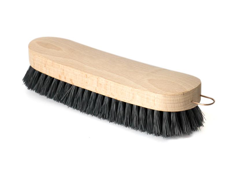 SPAZZOLA ABITI LEGNO 17CM HAUG Cod. 044585