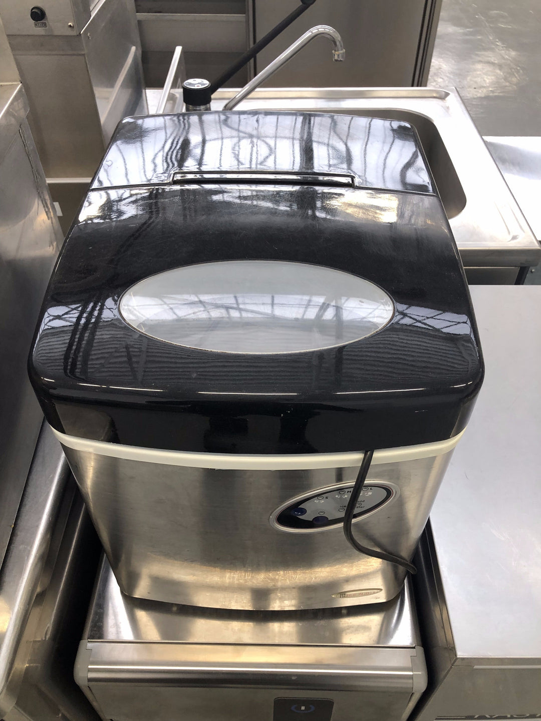 Produttore di ghiaccio da tavolo Kitchen Line 15 - usato