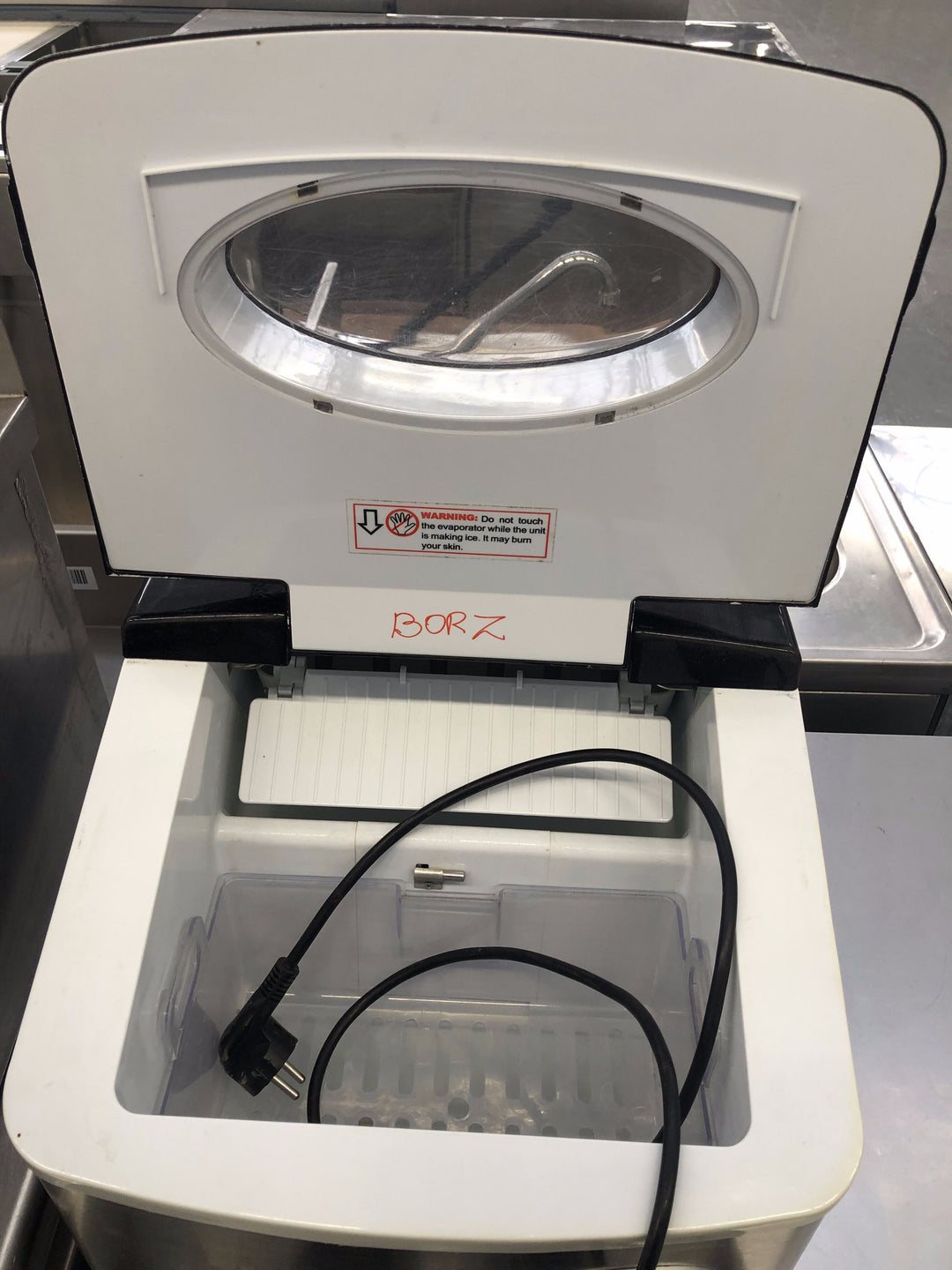 Produttore di ghiaccio da tavolo Kitchen Line 15 - usato