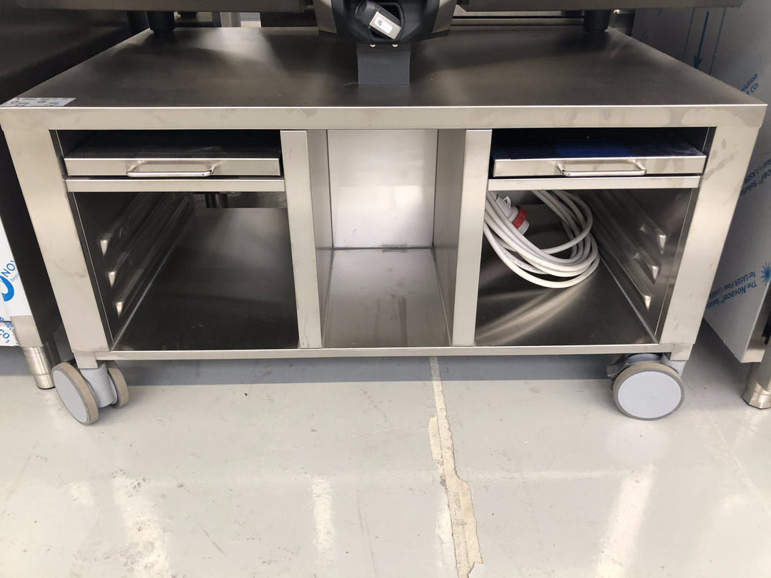 Supporto iVario UG-2-SX RATIONAL sala espositiva