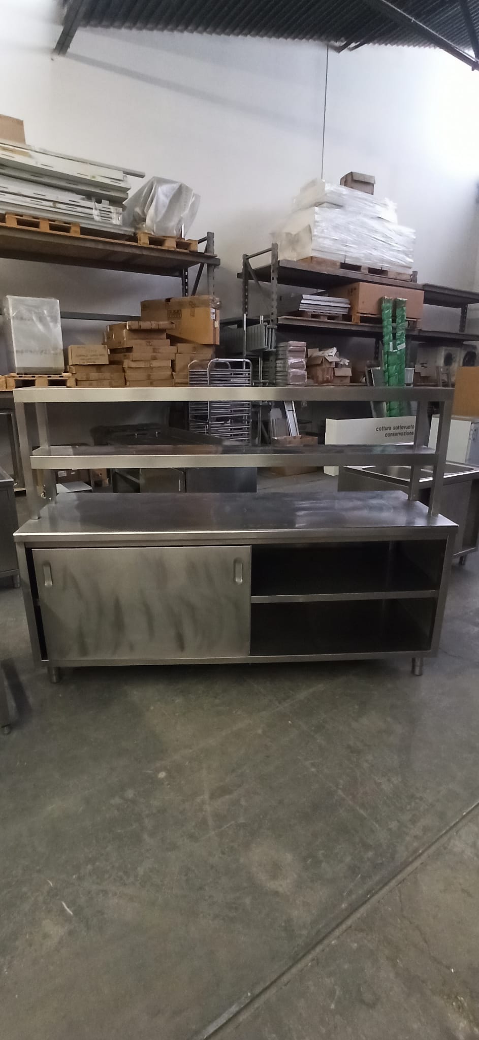 Tavolo armadiato usato con struttura superiore